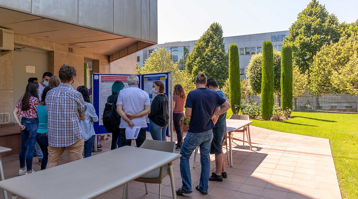 Poster session at the ICMAB terrace.