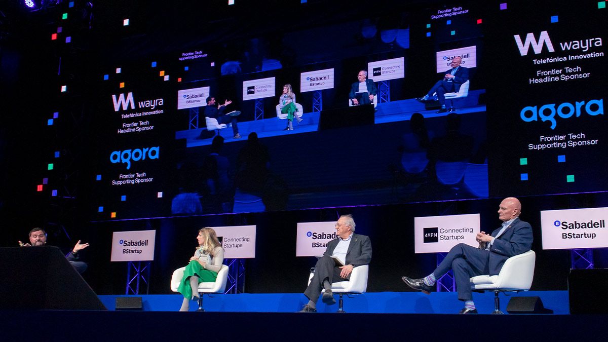 Eduard Alarcón, Xavier Obradors, Carolina Aguilar and John Hoffmann on stage.