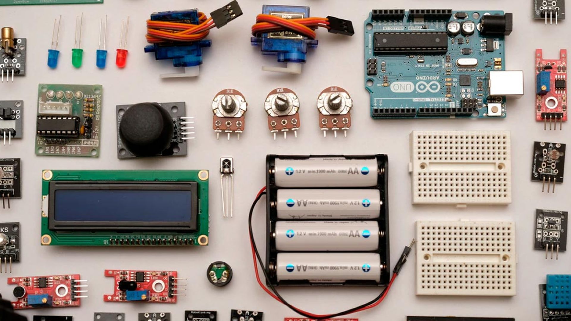 Electronic components for the Internet of Things / Robin Glauser