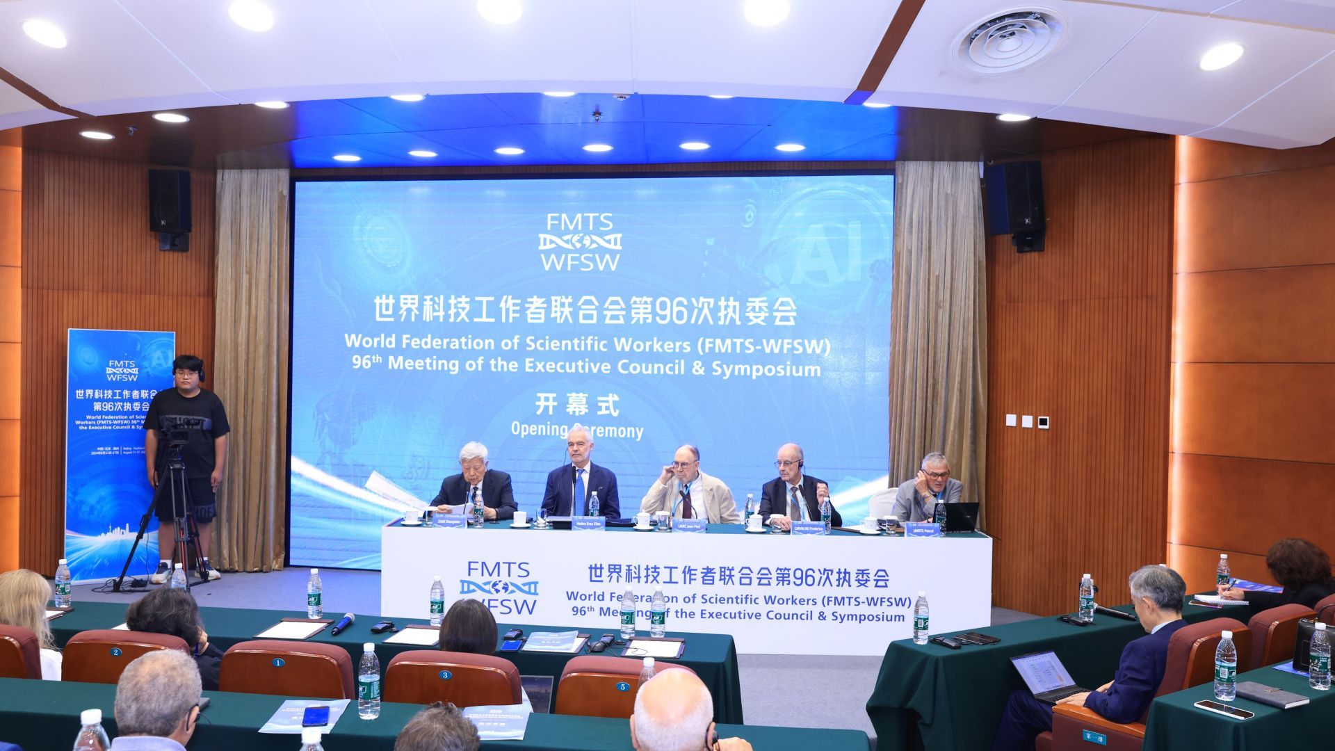 Elies Molins (ICMAB-CSIC), co-president of the WFSW, in the presentation of the session, together with Zhao Zhongxian, Jean-Paul Lainé, Frederico Carvalho and Pascal Janots.