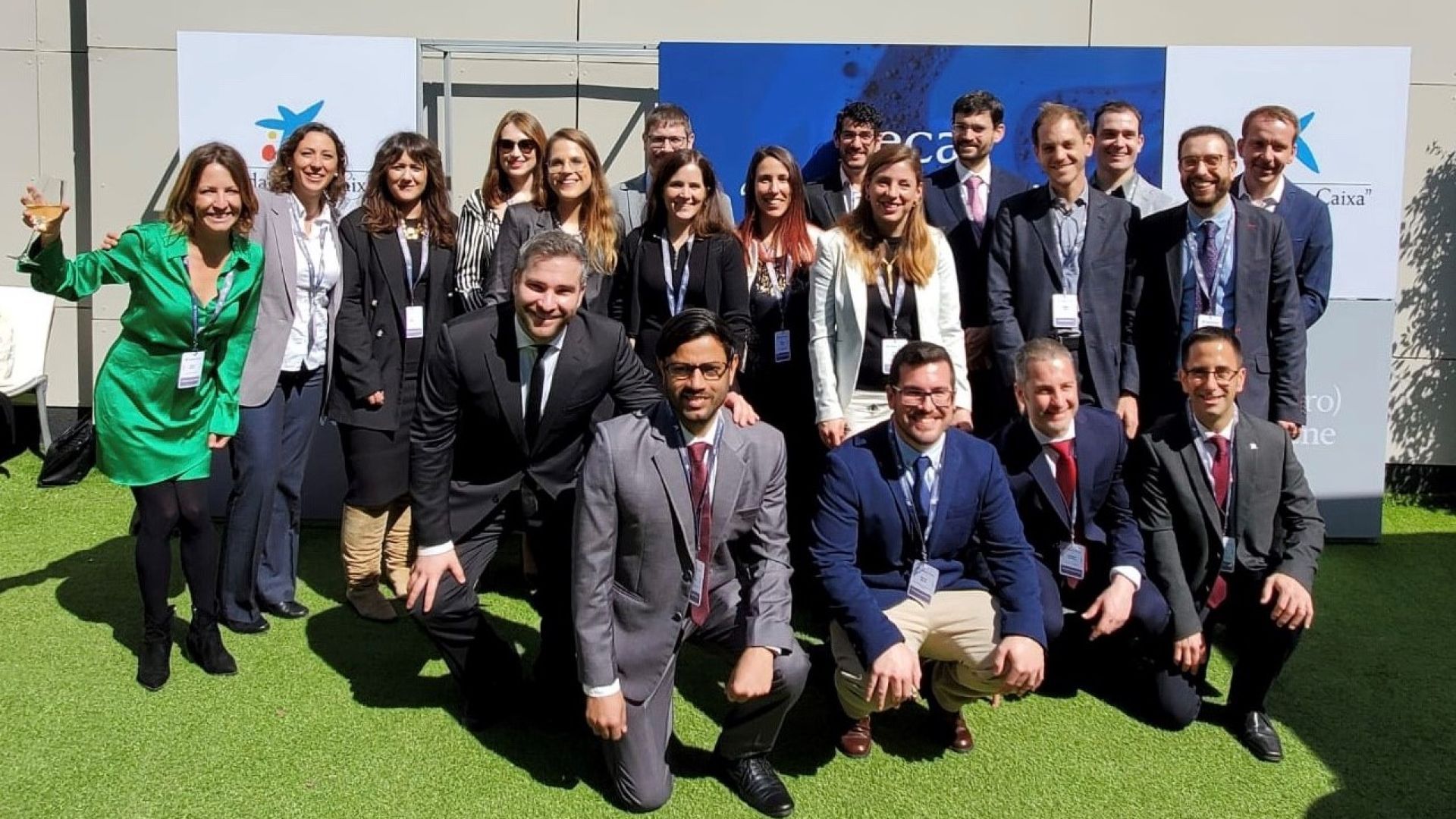 Pankaj Bharmonia (in the center, below) with other grantees of the Junior Leader "la Caixa" Fellowship