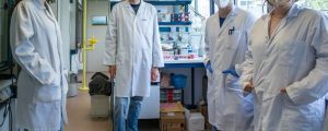 Gerard Tobías (second-left) and Marina Llenas (right) in the laboratory at ICMAB with other members of the team.