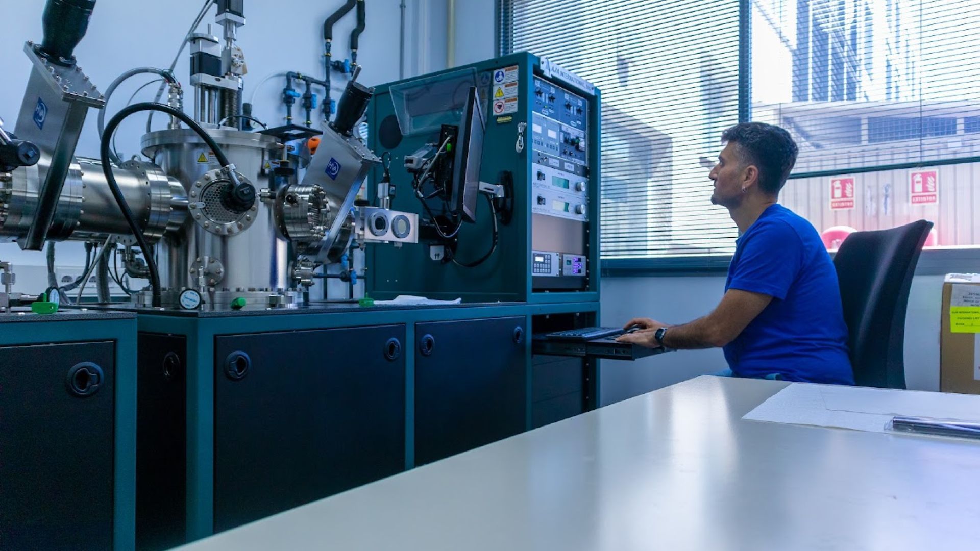 Magnetron sputtering system used for depositing metal and oxide thin films and heterostructures under an ultra-high vacuum environment. Here with Can O. Avci in the SpinMad Lab | ICMAB-CSIC