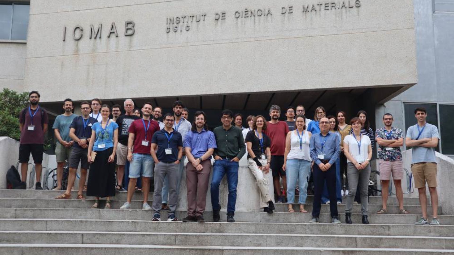 Group photo of the EELS 2025 school participants at ICMAB | ICMAB-CSIC