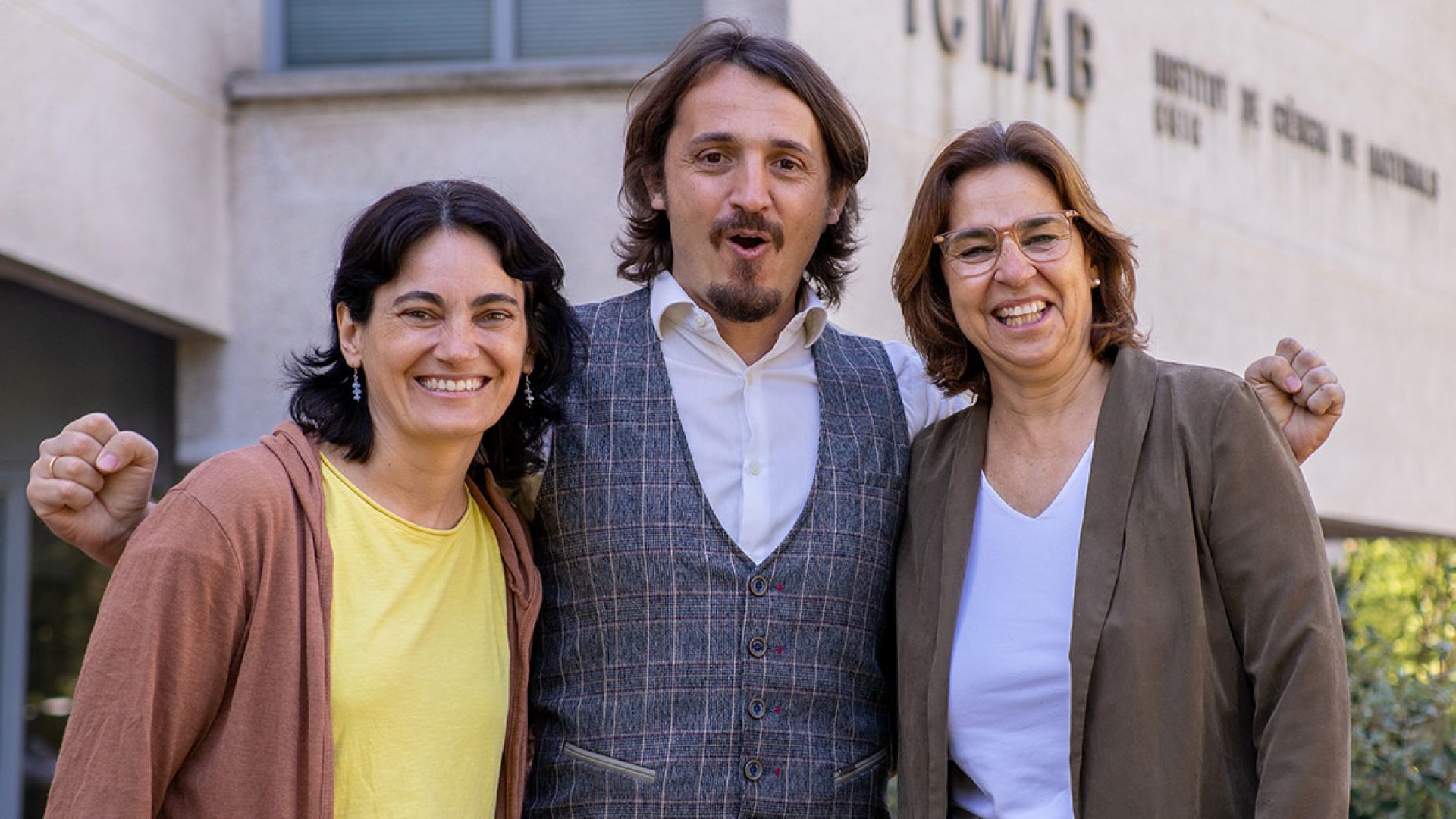 Research Professors Marta Mas-Torrent, Mariano Campoy-Quiles and Nora Ventosa