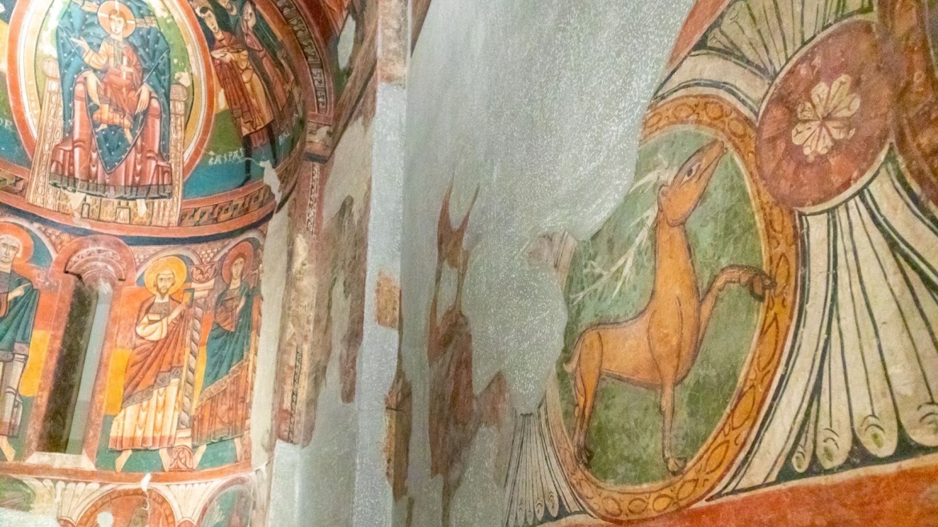 Romanesque mural paintings at MNAC.