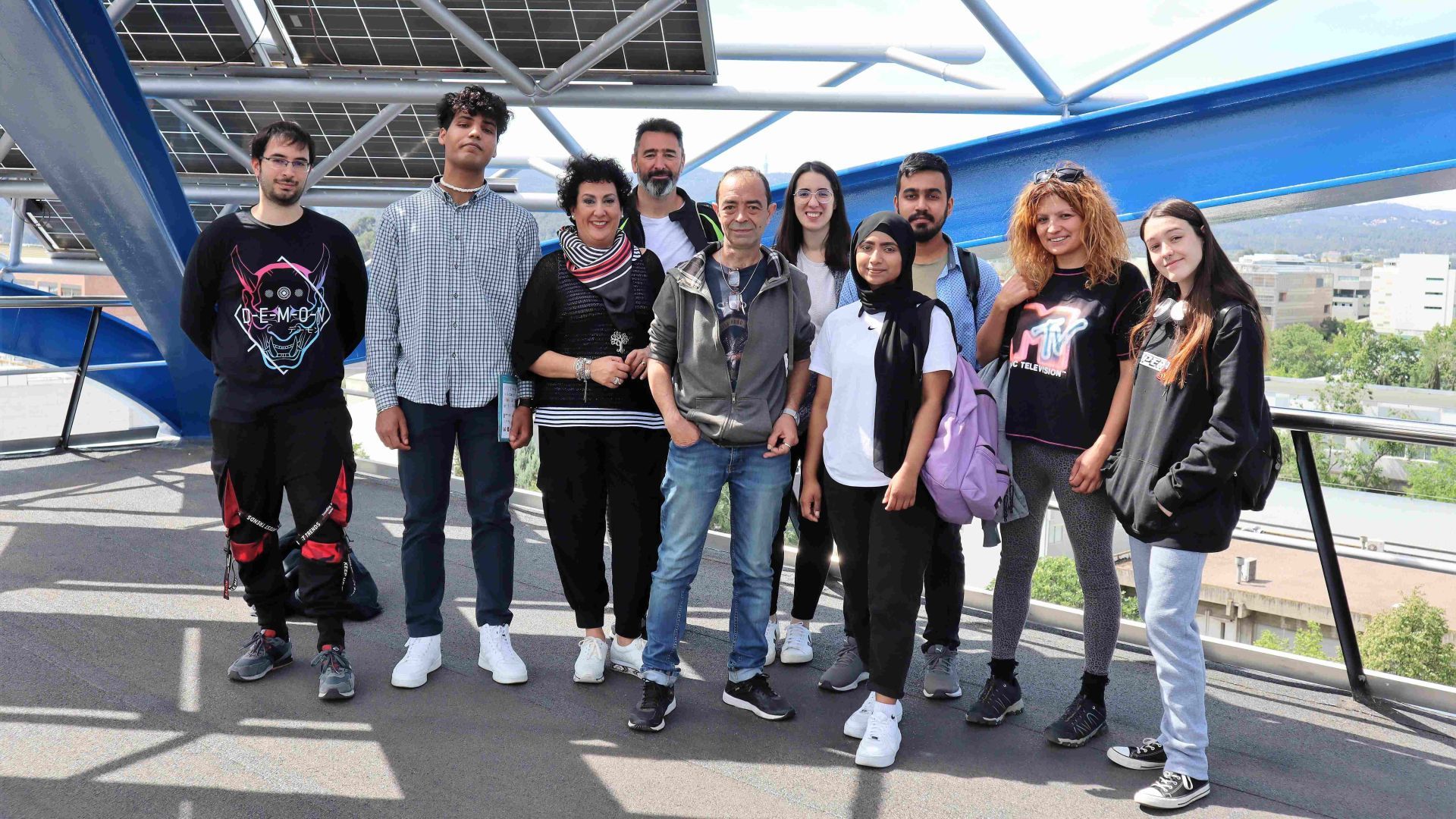 Students of the CFA Singuerlín with Albert Harillo at ICMAB | ICMAB, CSIC
