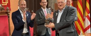 Xavier Obradors receiving the award | Ajuntament de Manresa