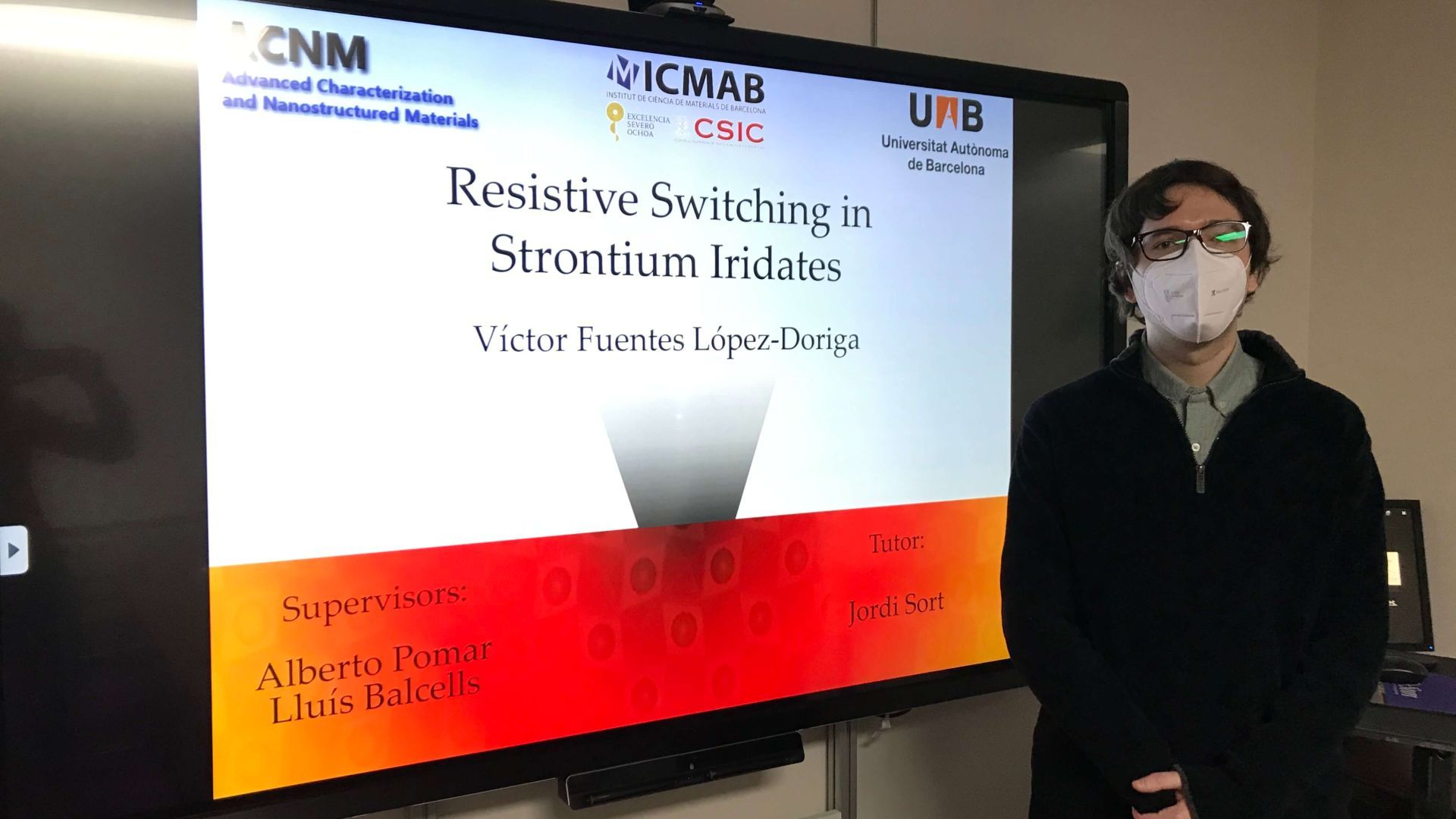 Víctor Fuentes, defending his PhD Thesis