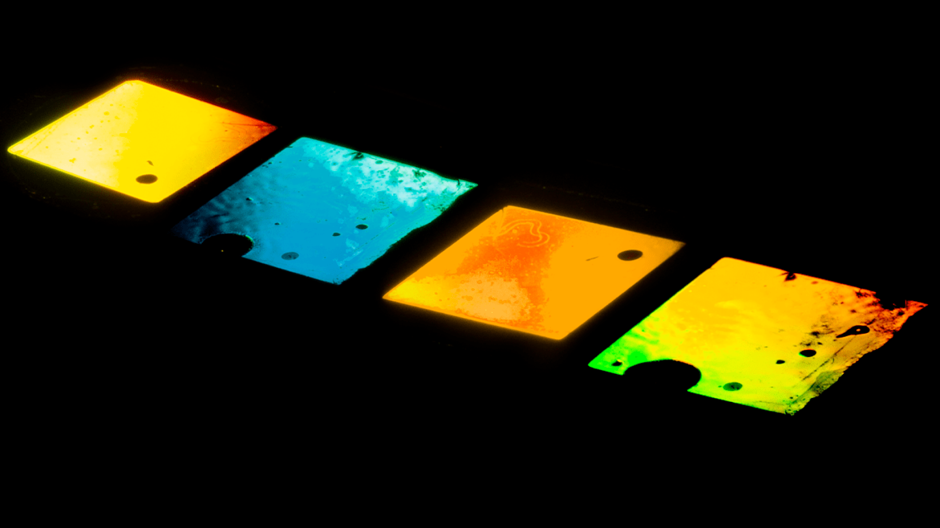 Samples of the nano-Silicon pyramids covered with thin gold films. | ICMAB-CSIC