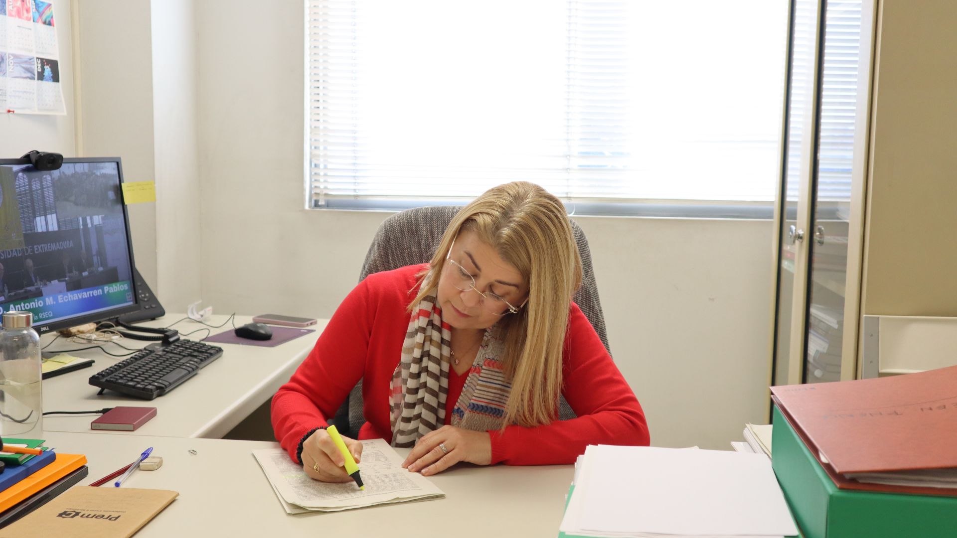 Rosario Núñez in her office | ICMAB-CSIC